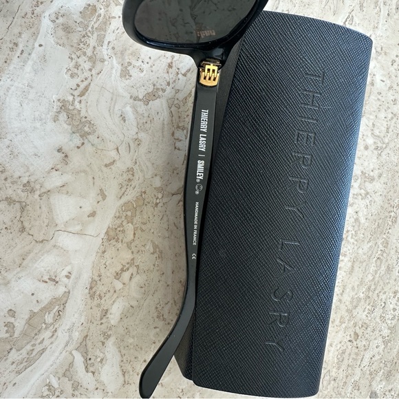 THIERRY LASRY X SMILEY  SUNGLASSES BLACK WITH BLACK LENSES - Picture 3 of 3